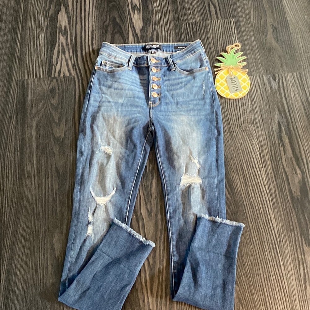 🍍JUDY BLUE BUTTON FLY SKINNY FIT🍍. Size 27🍍INSEAM 28”🍍